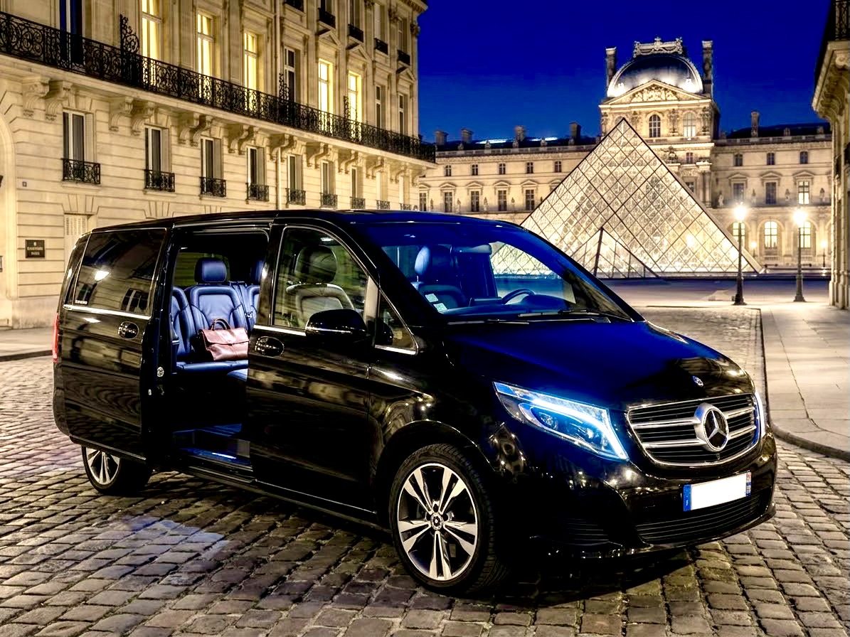 Mercedes Classe V avec chauffeur privé à l'aéroport de Paris